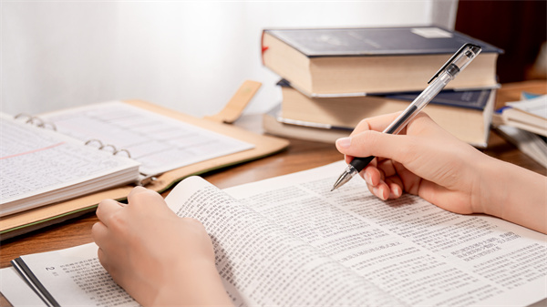 职业规划师探析新时代大学生职业生涯规划的制约因素 